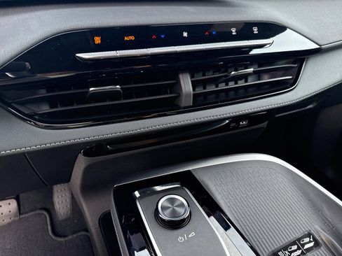 Used 2025 Buick Enclave Preferred image 19