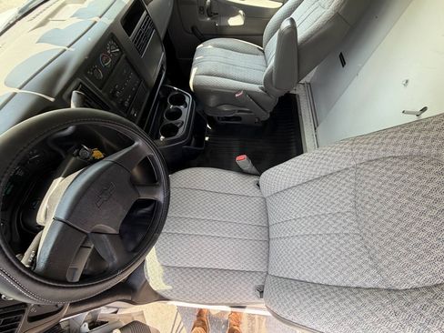Used 2004 Chevrolet Express 3500 RWD image 10