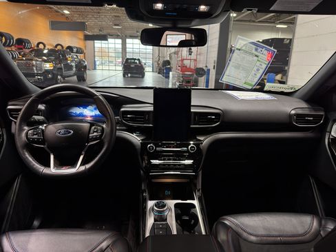 Used 2024 Ford Explorer ST w/ Technology Package image 15