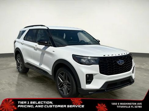 Used 2025 Ford Explorer ST-Line w/ ST-Line Street Pack AWD/4WD image 10
