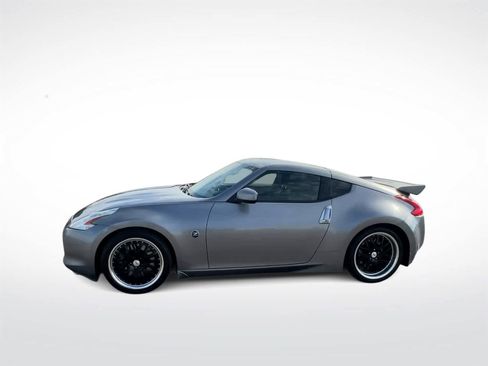 Used 2010 Nissan 370Z Touring w/ Sport Pkg image 5