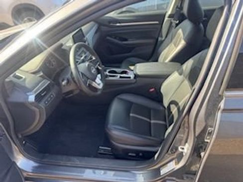 Used 2025 Nissan Altima 2.5 SR image 10