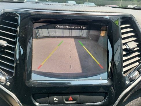 Used 2019 Jeep Cherokee Limited image 14