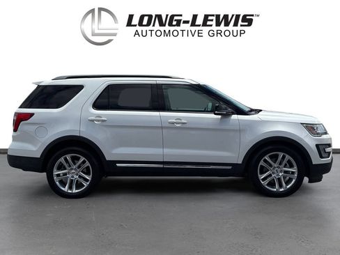Used 2017 Ford Explorer XLT w/ Equipment Group 202A FWD image 8