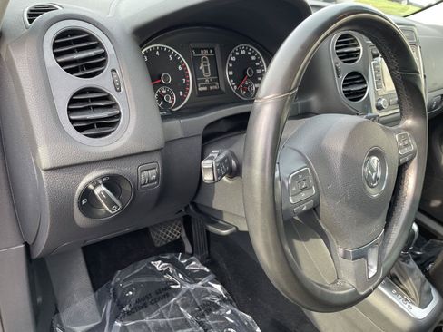 Used 2013 Volkswagen Tiguan SE FWD image 23