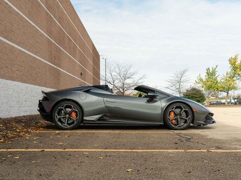 Used 2024 Lamborghini Huracan EVO image 34
