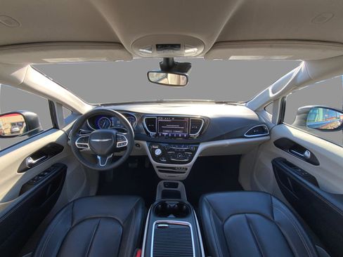 Used 2023 Chrysler Pacifica Touring-L image 22