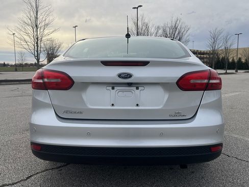 Used 2015 Ford Focus SE w/ SE Cold Weather Package image 4