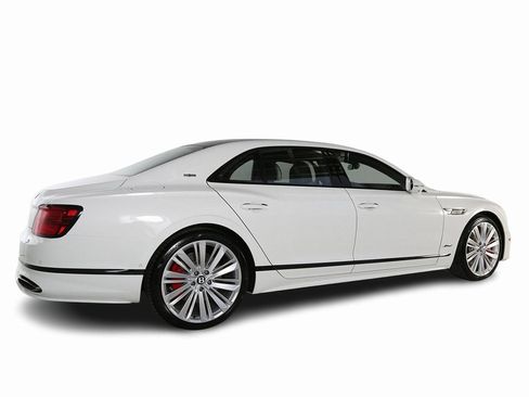 Used 2025 Bentley Flying Spur Plug-In Hybrid image 5