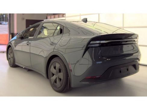 Used 2024 Toyota Prius Prime FWD image 4