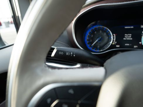 Used 2020 Chrysler Pacifica Limited w/ Advanced Safetytec Group image 13