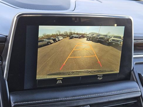 Used 2023 Chevrolet Suburban Premier image 18