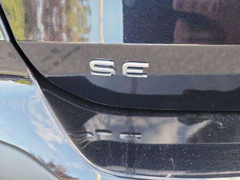 Certified 2025 Volkswagen Taos SE w/ Panoramic Sunroof Package image 18