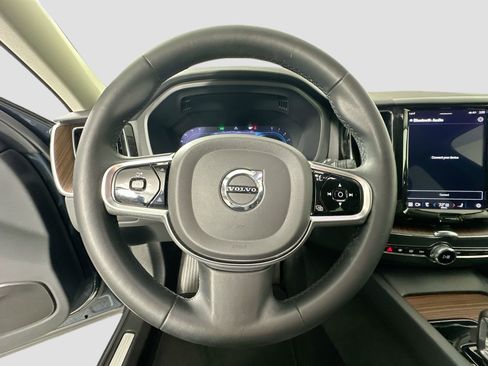 Used 2023 Volvo XC60 B5 Plus image 30