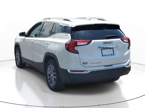 Used 2023 GMC Terrain SLT w/ Infotainment Package II FWD image 4