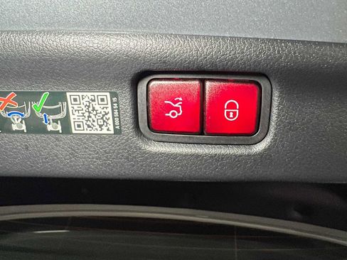 Certified 2025 Mercedes-Benz C 300 4MATIC Sedan image 17