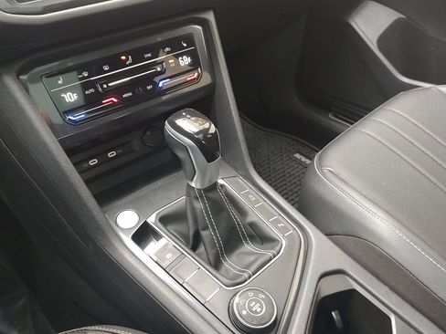 Used 2022 Volkswagen Tiguan SE R-Line image 11