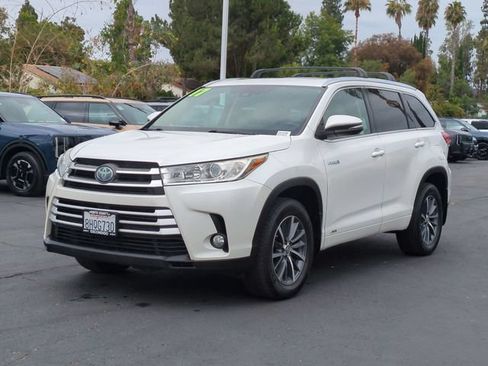 Used 2017 Toyota Highlander XLE w/ Carpet Mat Package AWD/4WD image 7
