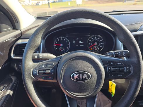 Used 2017 Kia Sorento LX AWD/4WD image 18