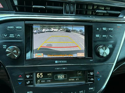 Used 2014 Toyota Avalon Limited FWD image 19