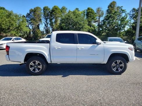 Used 2019 Toyota Tacoma TRD Sport AWD/4WD image 9