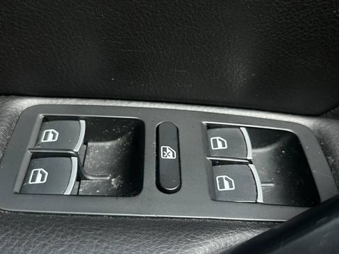 Used 2012 Volkswagen Passat TDI SE FWD image 38