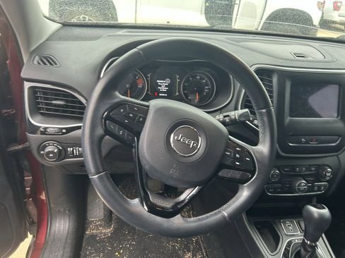 Used 2019 Jeep Cherokee Latitude Plus image 4