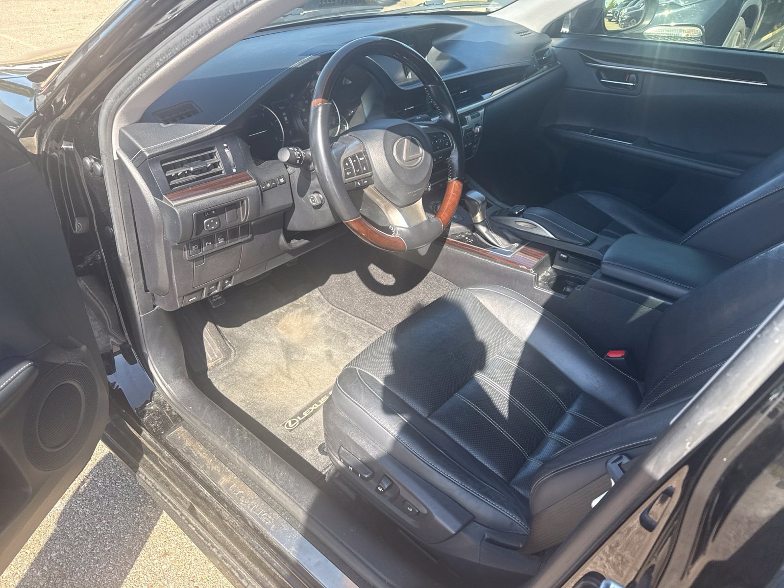 Used 2016 Lexus ES 350 w/ Luxury Package w/Wood Trim FWD image 9