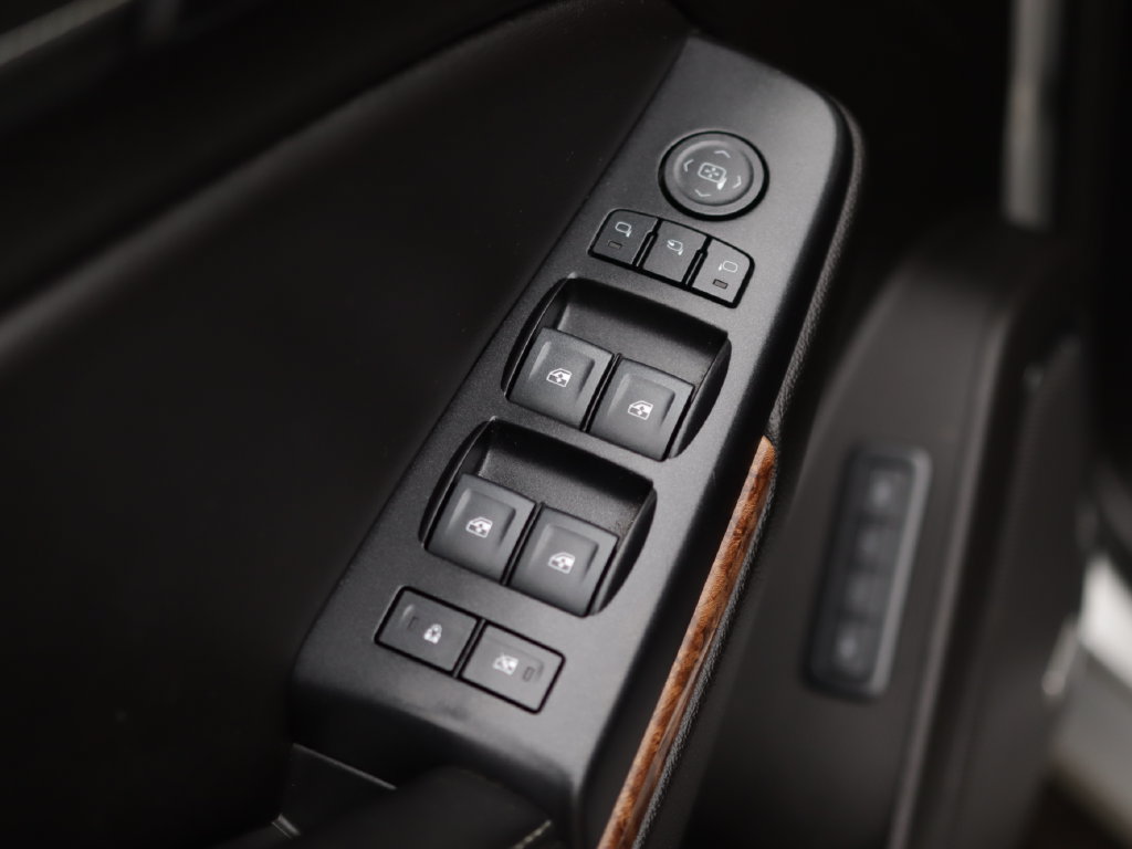 Used 2019 Chevrolet Tahoe Premier AWD/4WD image 27