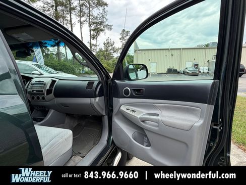 Used 2011 Toyota Tacoma 4x4 Double Cab w/ SR5 Pkg #2 image 28