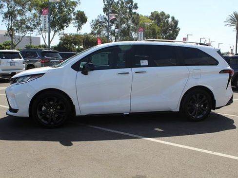 Certified 2026 Toyota Sienna XSE FWD image 5