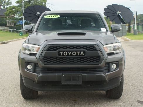 Used 2017 Toyota Tacoma TRD Sport RWD image 25