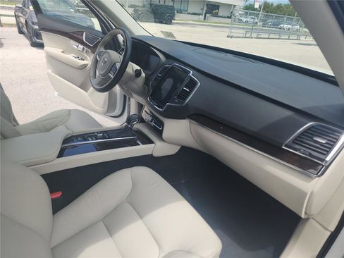 Used 2019 Volvo XC90 T5 Momentum FWD image 29
