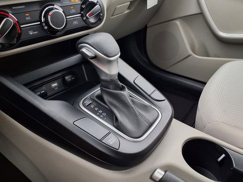 Certified 2023 Kia Soul LX w/ LX Technology Package FWD image 18