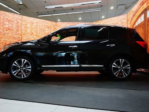 Used 2018 Nissan Pathfinder Platinum AWD/4WD image 4