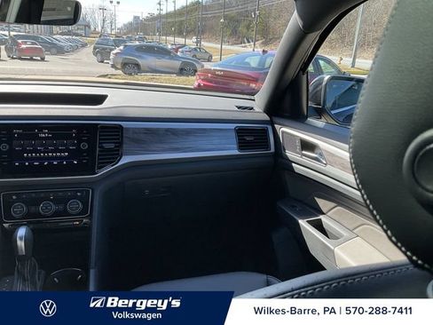 Used 2022 Volkswagen Atlas Cross Sport SE w/ Panoramic Sunroof Package AWD/4WD image 17
