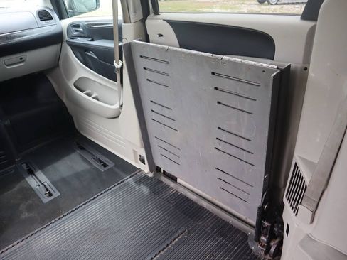 Used 2011 Dodge Grand Caravan Mainstreet w/ PWR Convenience Group FWD image 26