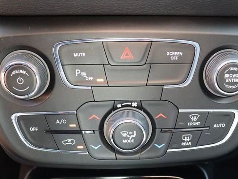 Used 2020 Jeep Compass Latitude FWD image 45