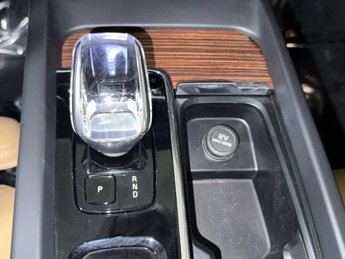 Used 2025 Volvo XC60 B5 Ultra w/ Protection Package Premier AWD/4WD image 24