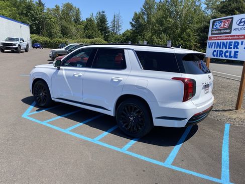 Used 2025 Hyundai Palisade Calligraphy image 3