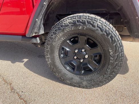 Used 2021 Jeep Gladiator Mojave AWD/4WD image 34