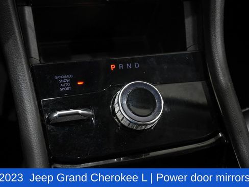 Used 2023 Jeep Grand Cherokee L Limited w/ Black Appearance Package AWD/4WD image 25