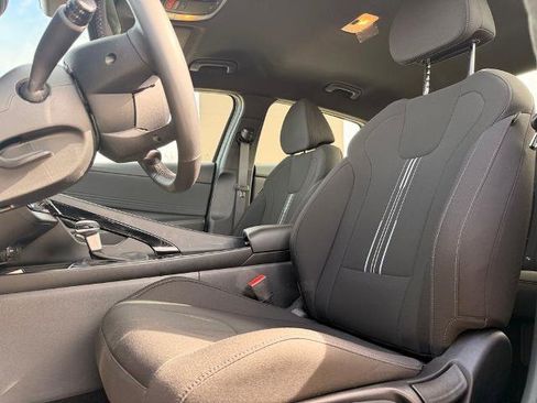 Used 2025 Hyundai Elantra SEL FWD image 25