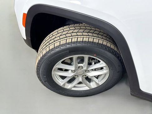 New 2025 Jeep Grand Cherokee Laredo X image 45