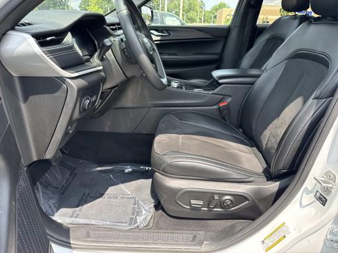 Used 2023 Jeep Grand Cherokee L Laredo AWD/4WD image 29