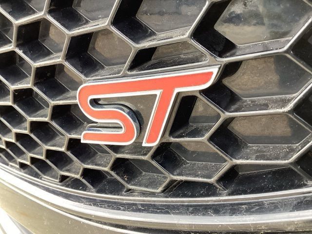 Used 2017 Ford Focus ST FWD image 5