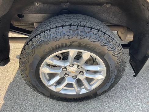 Used 2023 Chevrolet Silverado 1500 LT AWD/4WD image 27