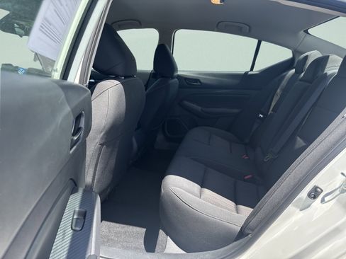 Used 2025 Nissan Altima 2.5 SV FWD image 41