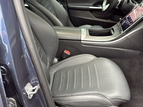 Used 2024 Mercedes-Benz C 300 Sedan image 10