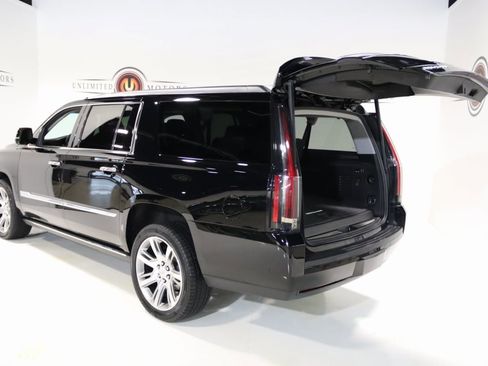 Used 2020 Cadillac Escalade ESV Premium Luxury image 28